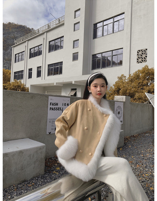 Load image into Gallery viewer, Women&#39;s Fashion And Environment-friendly Fox Fur Fur Integrated Fleece Short Wool Coat
