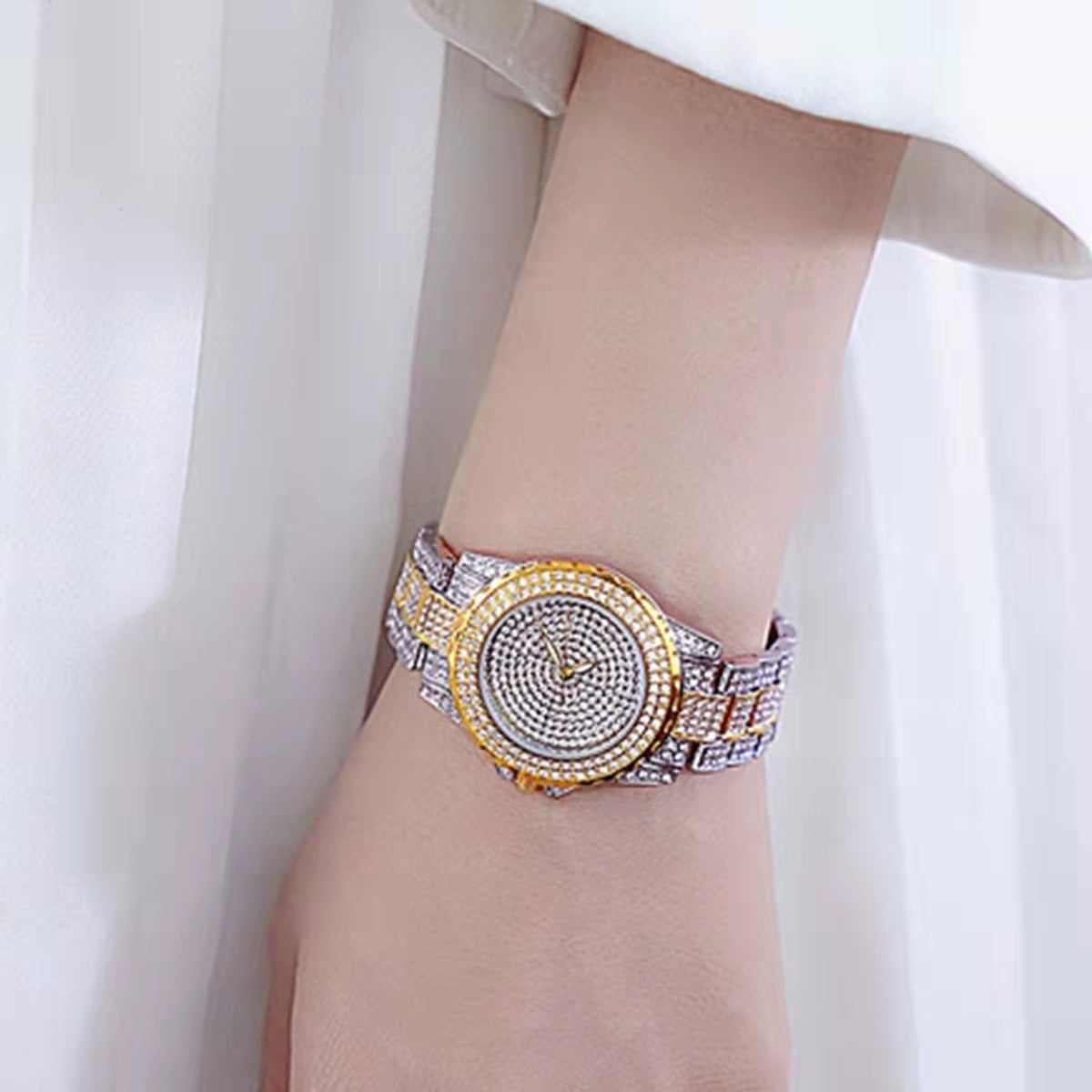 Starry Sky Steel Strap Women's Watch Fashion And Fully-jewelled Temperament