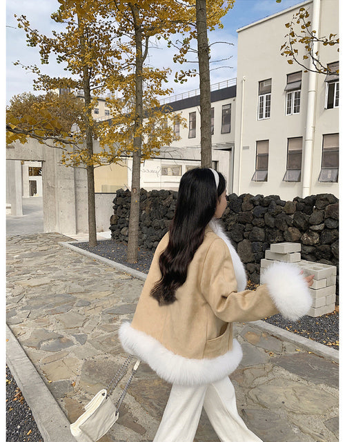 Load image into Gallery viewer, Women&#39;s Fashion And Environment-friendly Fox Fur Fur Integrated Fleece Short Wool Coat
