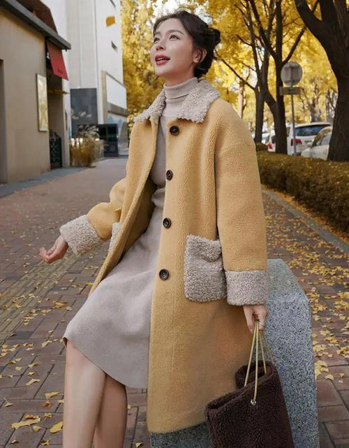 Load image into Gallery viewer, Women&#39;s Mid-length Thickened Faux Lamb Plush Coat
